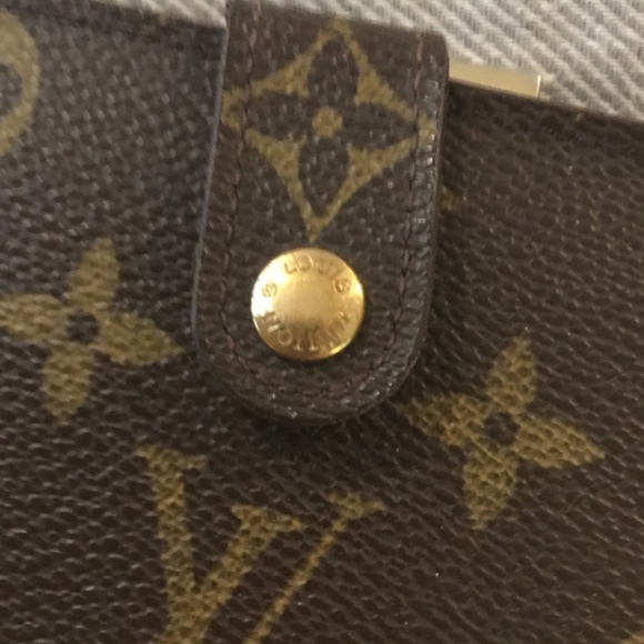 Authentic Louis Vuitton Kiss Lock Compact Wallet - Picture 2 of 6